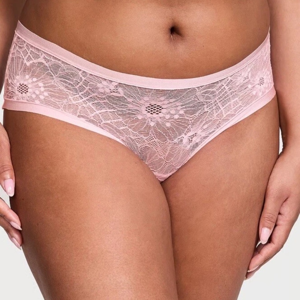 NWOT Victoria’s Secret pink lace floral no show seamless panties L hiphugger